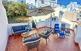 Casa con terraza y patio privado en el casco antiguo de Salobreña